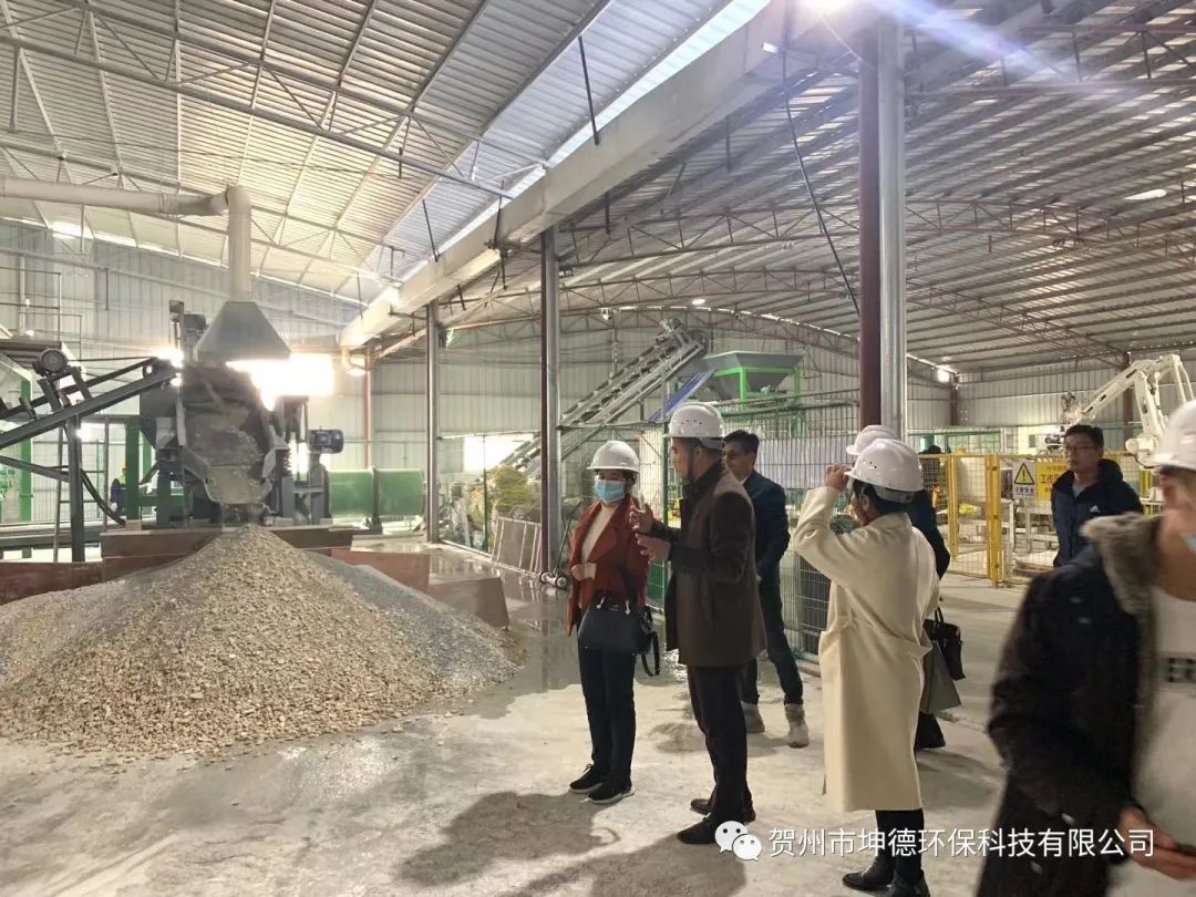 广西建筑材料科学研究设计院与贺州市工信局一行领导前来我司进行工厂考察(图17) 广西建筑材料科学研究设计院与贺州市工信局一行领导前来我司进行工厂考察(图17)