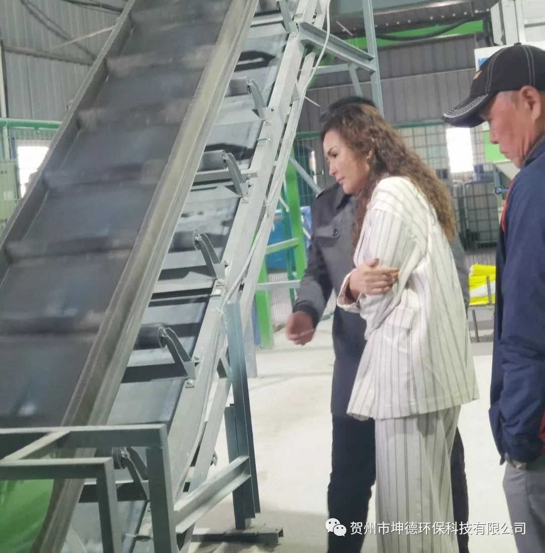国家节能建筑协会考察团一行领导考察团前来我公司进行现场考察(图12) 国家节能建筑协会考察团一行领导考察团前来我公司进行现场考察(图12)