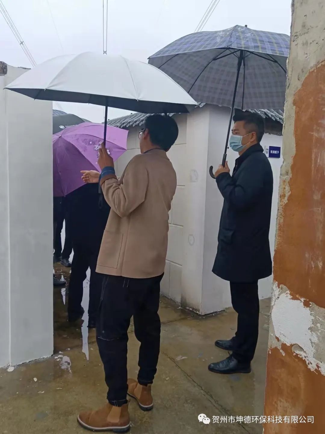 贺州市常务副市长刘洪军、钟山县程钊县长等领导一行冒雨到我司调研(图2)