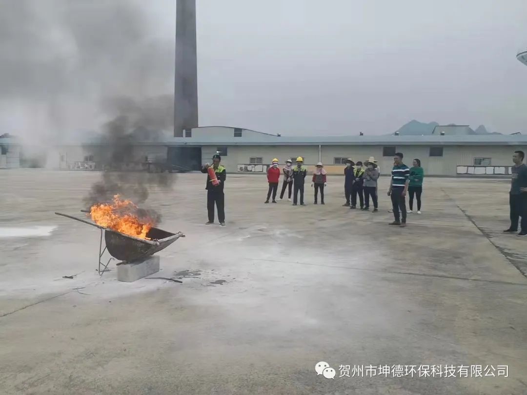 消防连着你我他，平安幸福靠大家。(图2)