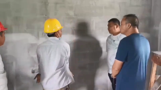 公司总经理陈建华到隆林民俗文化交流中心项目进行产品技术指导(图3)