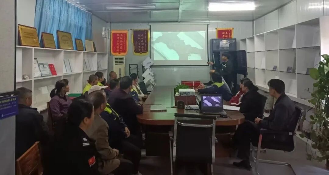 以练筑防！贺州市坤德环保科技有限公司开展消防安全演练(图1)