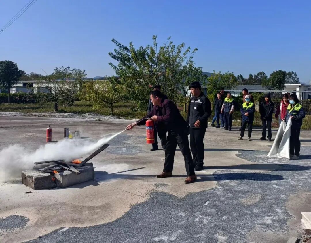 以练筑防！贺州市坤德环保科技有限公司开展消防安全演练(图4)
