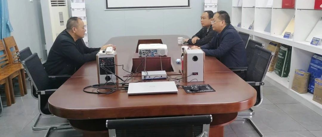 近日钟山县副县长钟英平和有关部门负责人一行到我公司进行调研工作